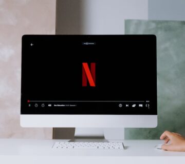 Melhores aplicativos de filmes e séries para o celular. Imagem livre de Direitos Autorais. Fonte: pexels.com